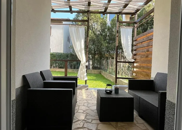 Angels - Marlen Pula