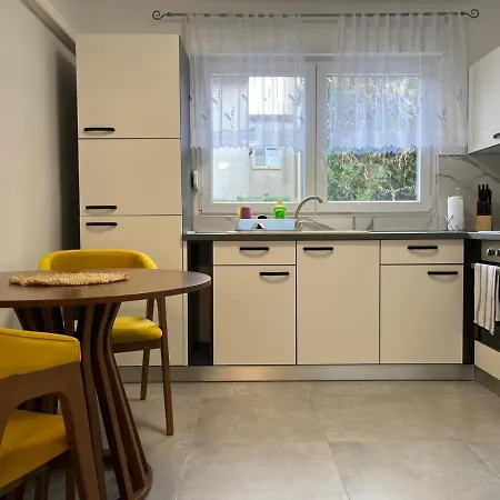 With Free Parking In Quiet Area A Few Minutes To Beaches & Center - Angels Marlen Lejlighed *