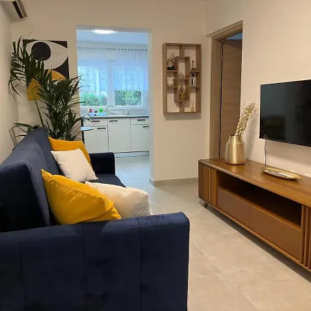 Apartment With Free Parking In Quiet Area A Few Minutes To Beaches & Center - Angels Marlen Apartman *