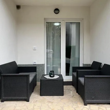 With Free Parking In Quiet Area A Few Minutes To Beaches & Center - Angels Marlen Lejlighed Pula